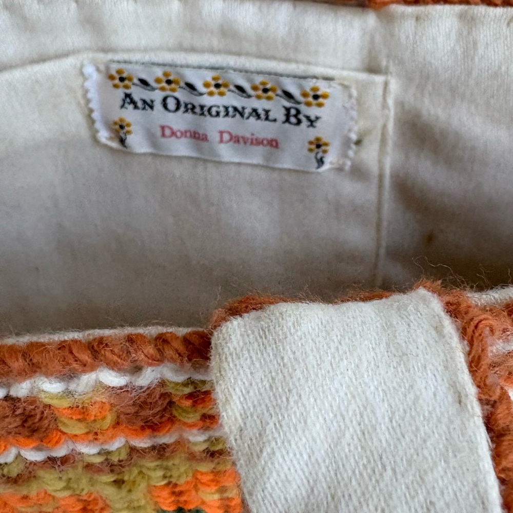 Vintage 70s Knit Tote Bag in Orange and Cream - Picture 2 of 7